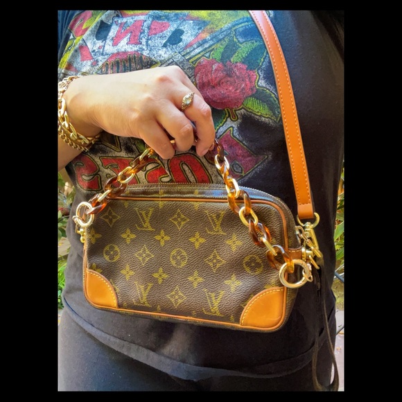 **SOLD**Auth Louis Vuitton Monogram Marly Dragonne PM Clutch/converted Crossbody - Picture 2 of 14